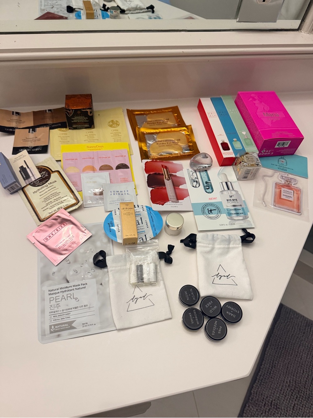 Massive lot of beauty samples!!! Brands like Georgio Armani, Viori, Tatcha, etc.